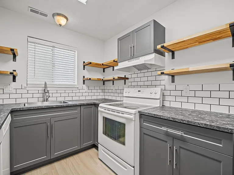 945 S Freedom Blvd #18 — Photo 39