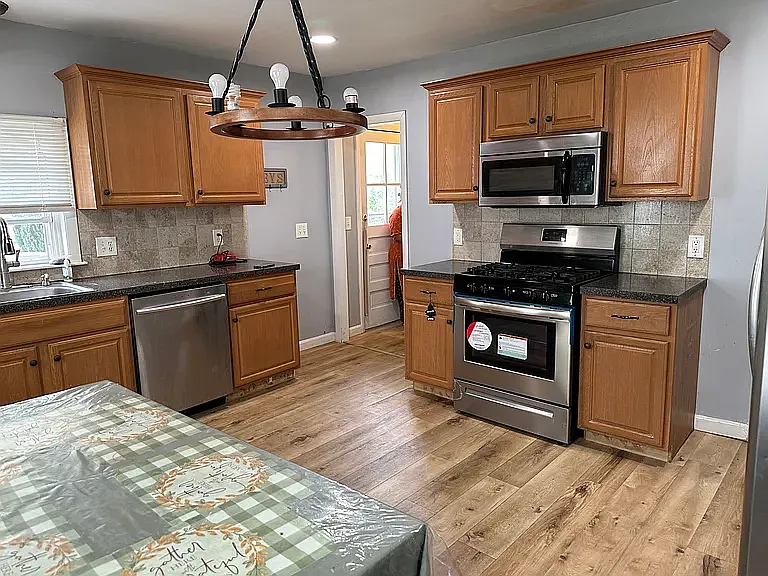 3 bed, 2067 sqft, $3,250 — Photo 3