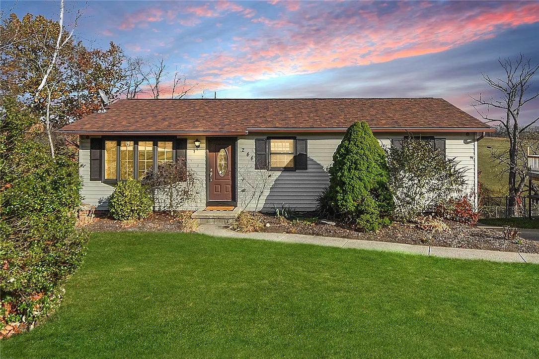 244 Parkwood Cir photo 1