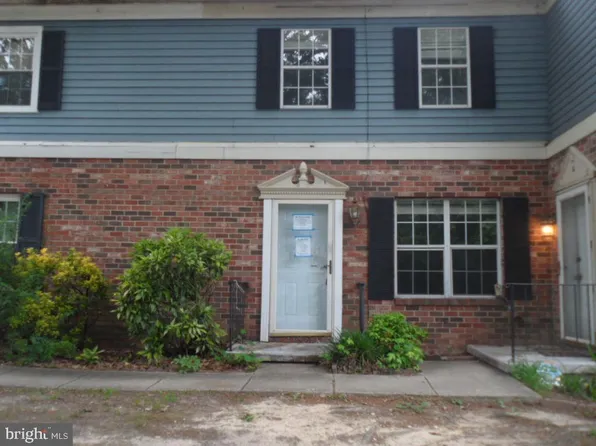 700 Barrington Dr #1B, Waldorf, MD 20602