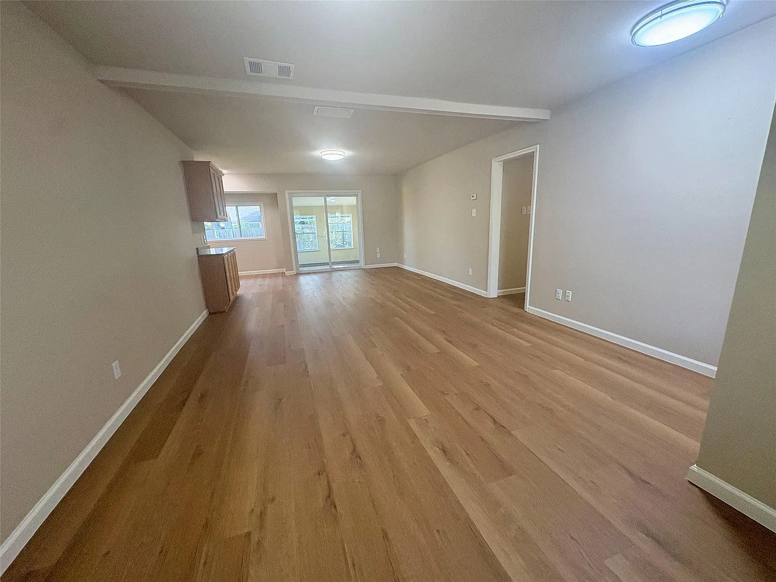 4 bed, 2.0 bath, 1354 sqft, $2,600 — Photo 3