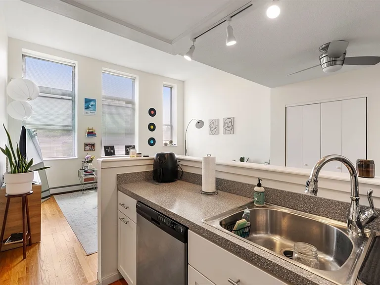 80 Beaumont St #204 — Photo 8