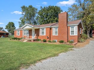 8 W Point Dr, Fayetteville, TN 37334
