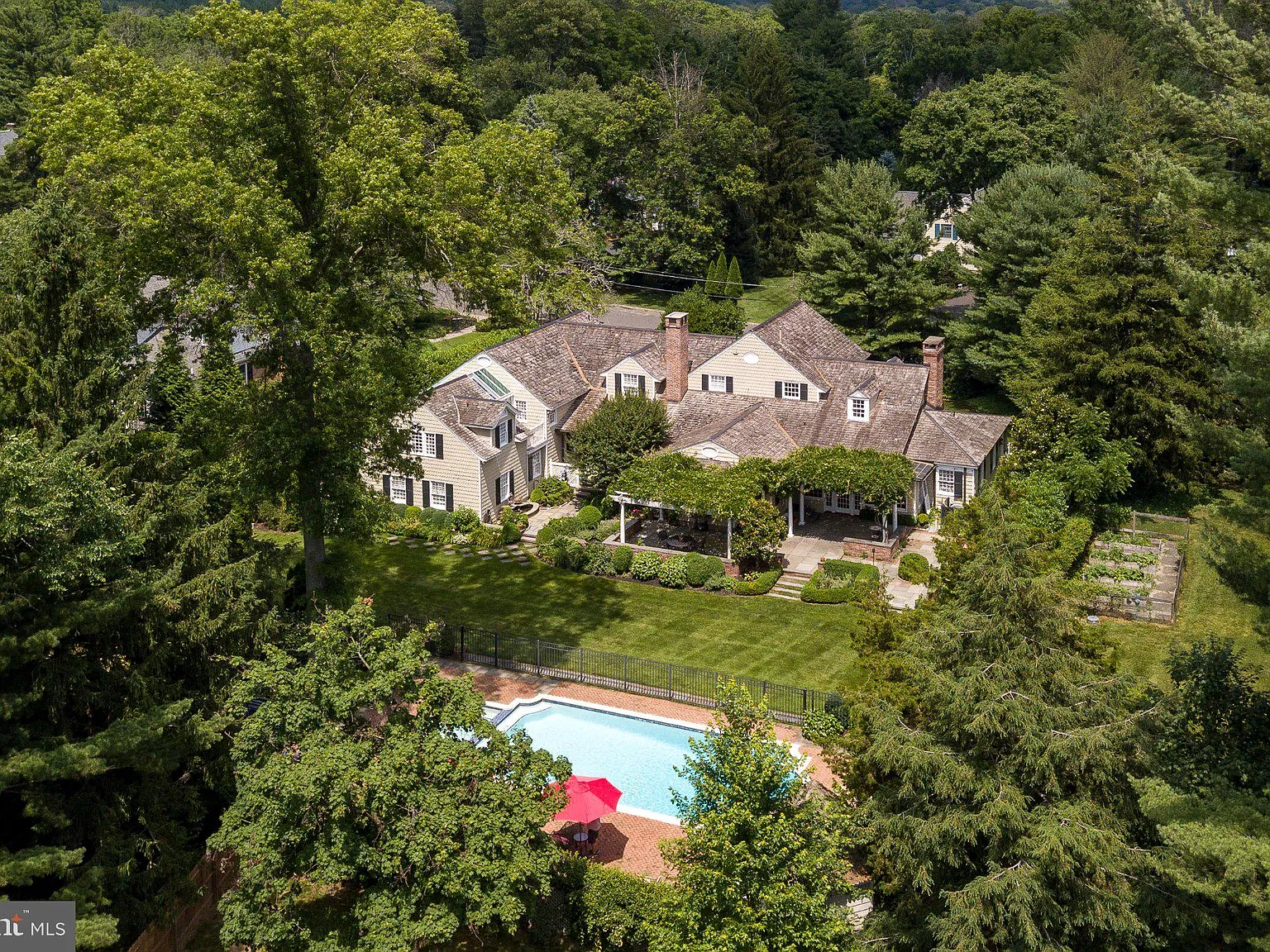 5 bed, 5.5 bath, 5773 sqft, $11,800 — Photo 1
