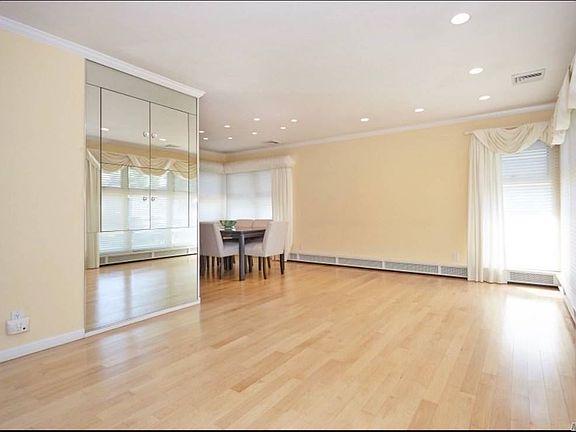 4th image of 527 Larch Ln
