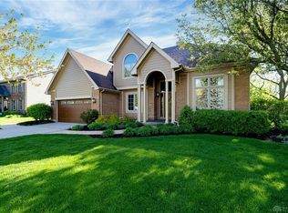 9468 Parkside Dr, Dayton, OH 45458