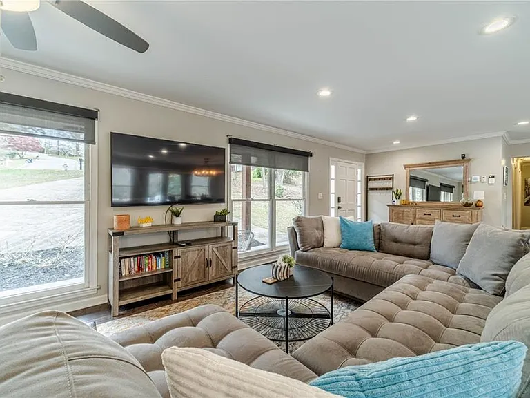 691 Harbor Cv — Photo 9