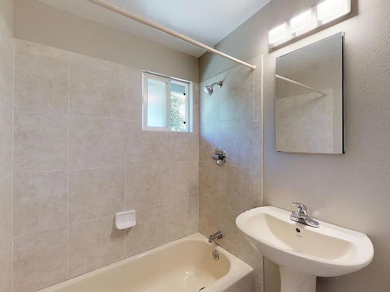710 Telford Ave — Photo 18