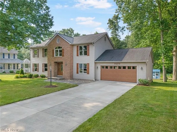 7077 Pebblestone Ave NW, North Canton, OH 44720