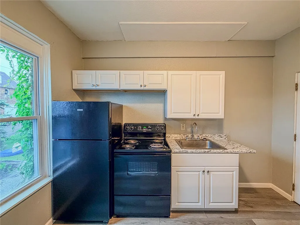 548 Hansen Ave — Photo 4