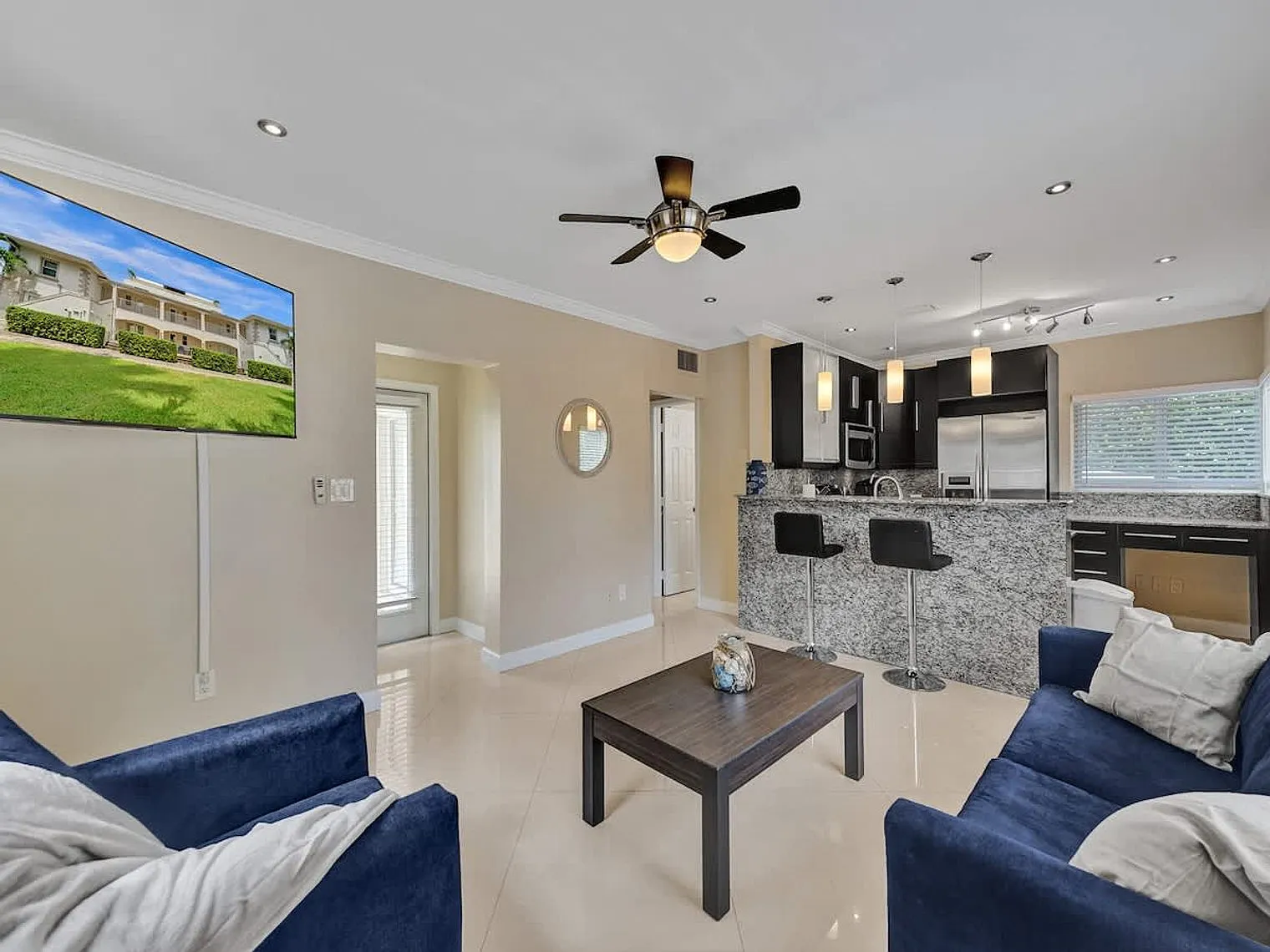 1 bed, 1.0 bath, 613 sqft, $4,056 — Photo 2