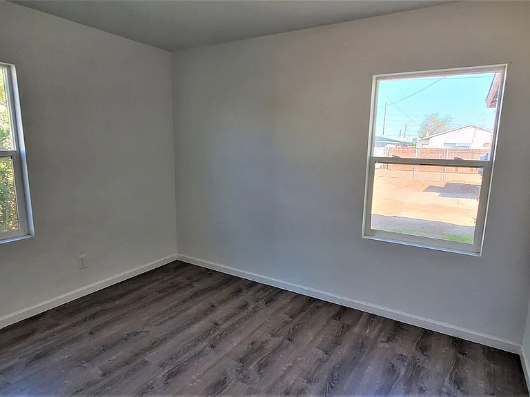 706 W Euclid Ave — Photo 18