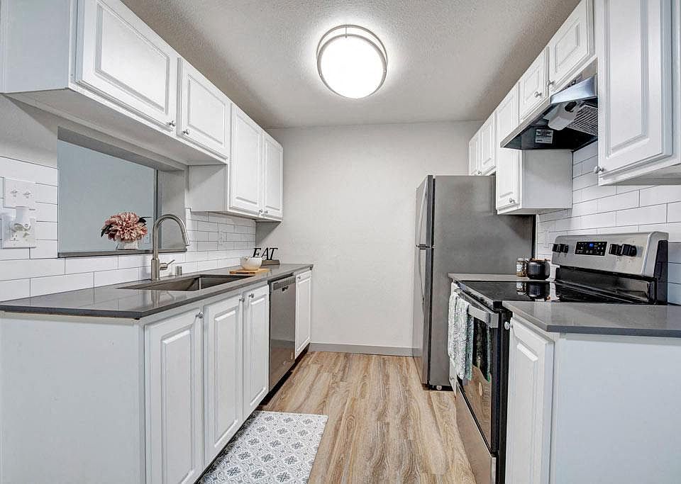 Modern Kitchen - One Bedroom