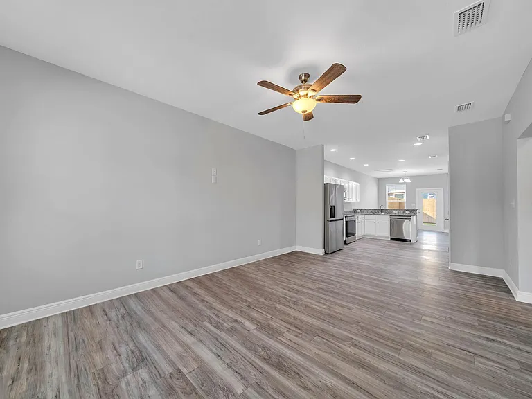 942 Ashley Ln #B — Photo 3
