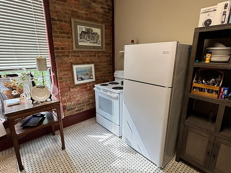 214 E Broad St #B — Photo 14