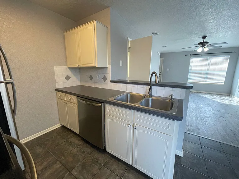 1607 Dugger Circle — Photo 6
