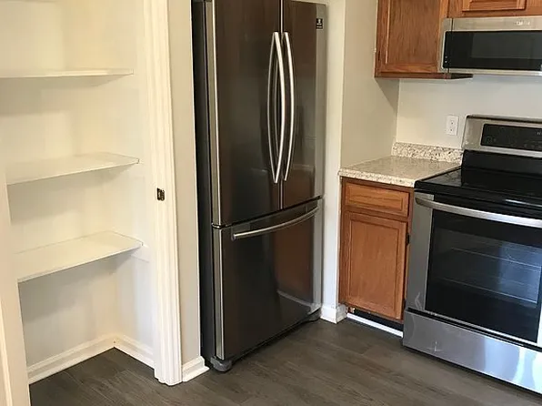 600 N 35th St APT 202, Morehead City, NC 28557
