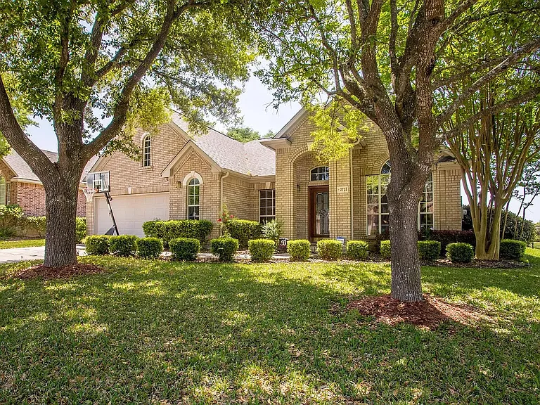 2713 Butler National Dr — Photo 1