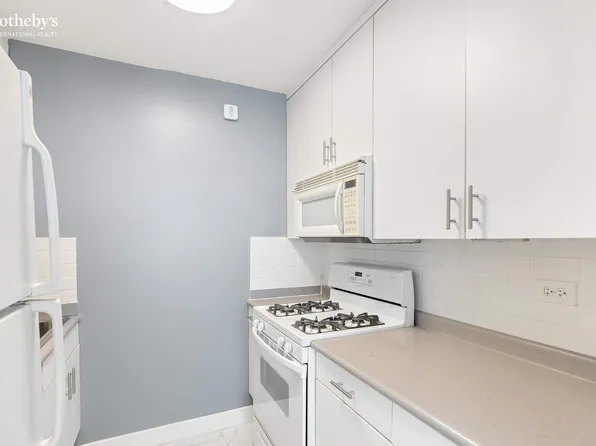 280 Rector Place image 6 of 17