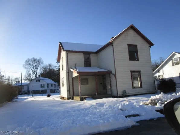 274 N 8th St, McConnelsville, OH 43756