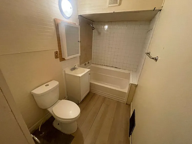 710-712 S 21st St. (Duplex) — Photo 7