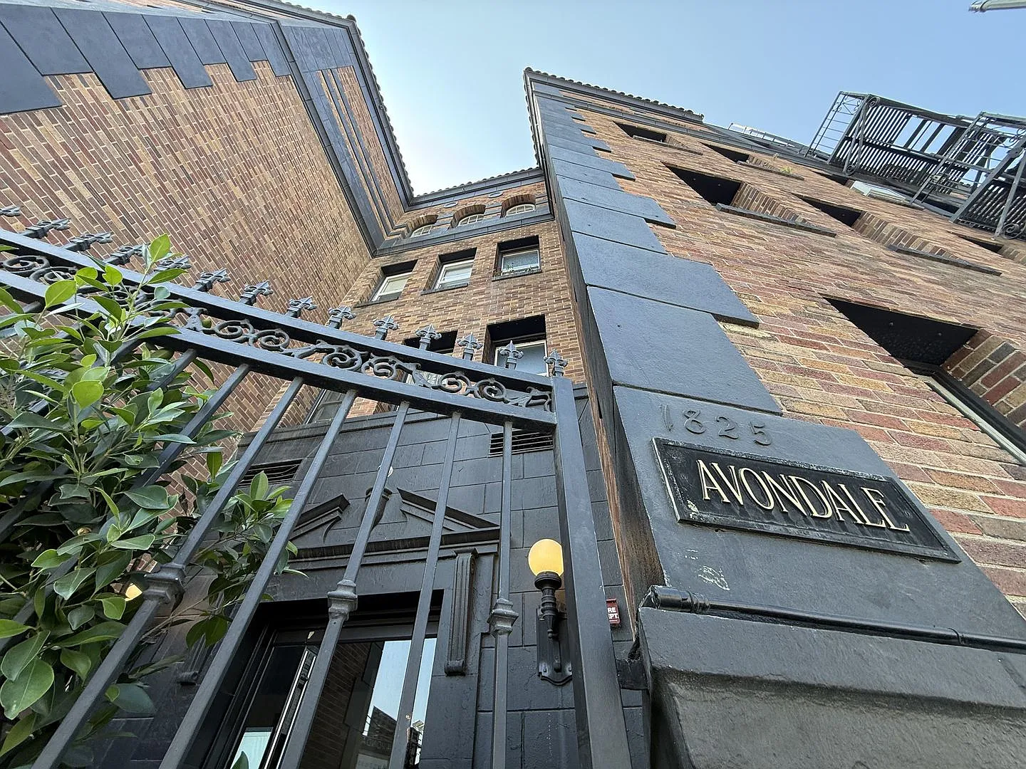 Avondale Hollywood Apartments — Photo 4