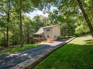 691 Puett Cove Cir, Marble, NC 28905