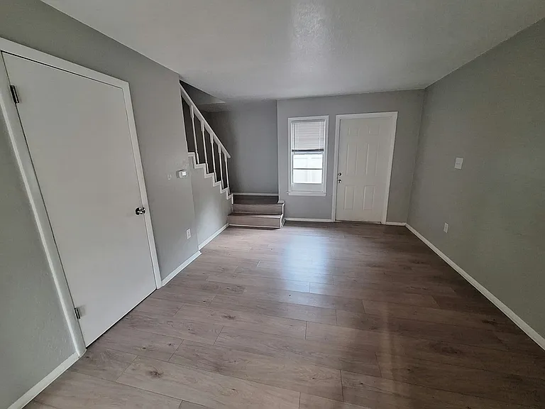 919 E Orange St #B — Photo 11
