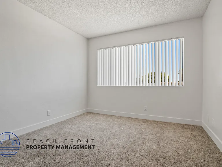 1557 W Carson St — Photo 10