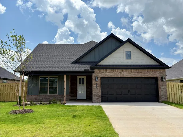 1913 Ferguson St, Pea Ridge, AR 72751