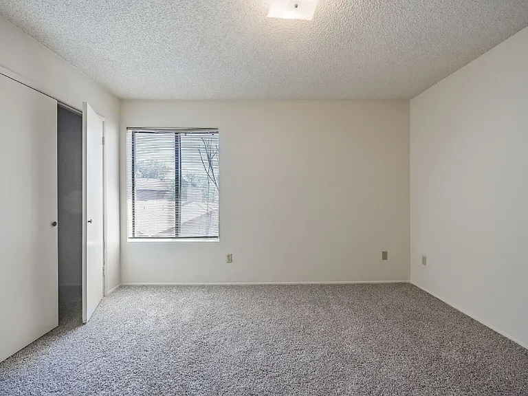 1021 W Perdew Ave — Photo 23