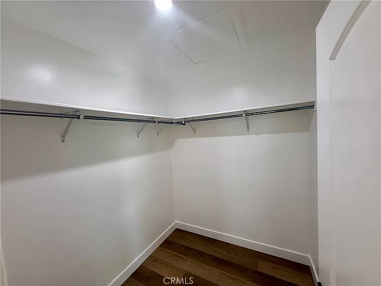 517 Blossom Ln — Photo 17