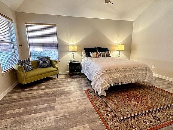 4th image of 4000 Canyon Glen Cir