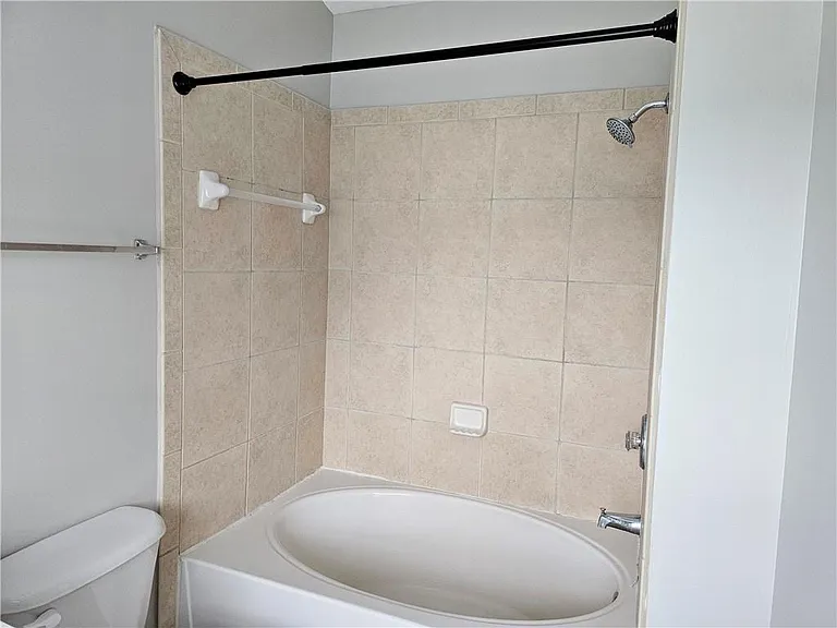 1021 Thornborough Dr — Photo 17