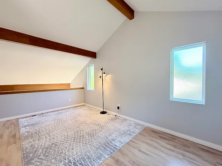 18913 SE 44th Pl — Photo 9