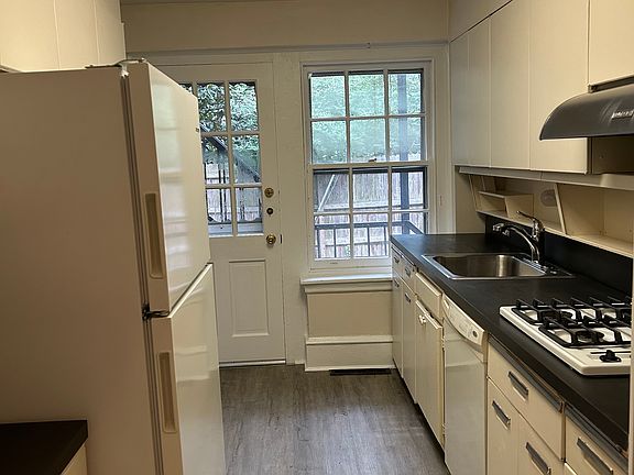 4th image of 139 Rutgers Ave APT 1