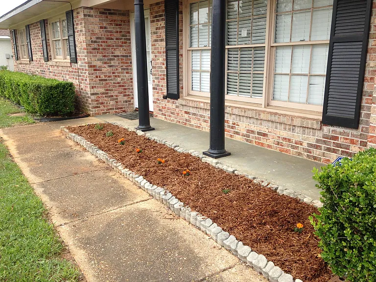 303 Richland Dr — Photo 2