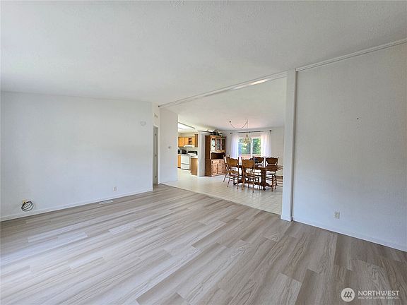 3rd image of 207 Old Hill Road