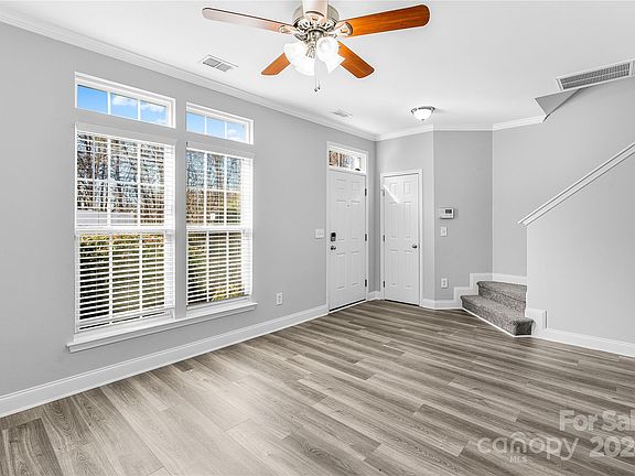 3rd image of 10859 Garden Oaks Ln