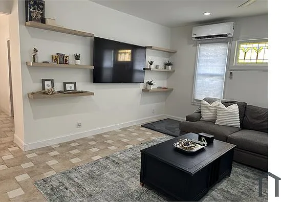 4 bed, $4,200 — Photo 3