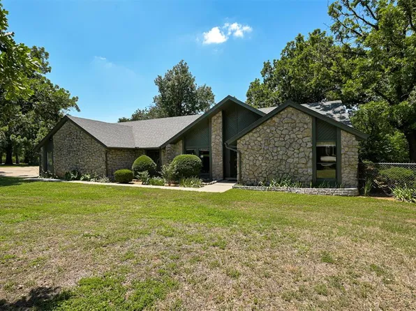 6204 Plumtree Ln, Edmond, OK 73034