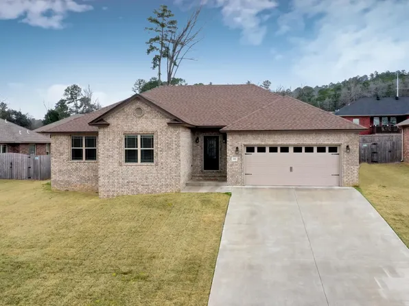 261 Redwood Ln, Russellville, AR 72802