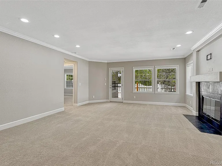 9885 Greensview Cir — Photo 34