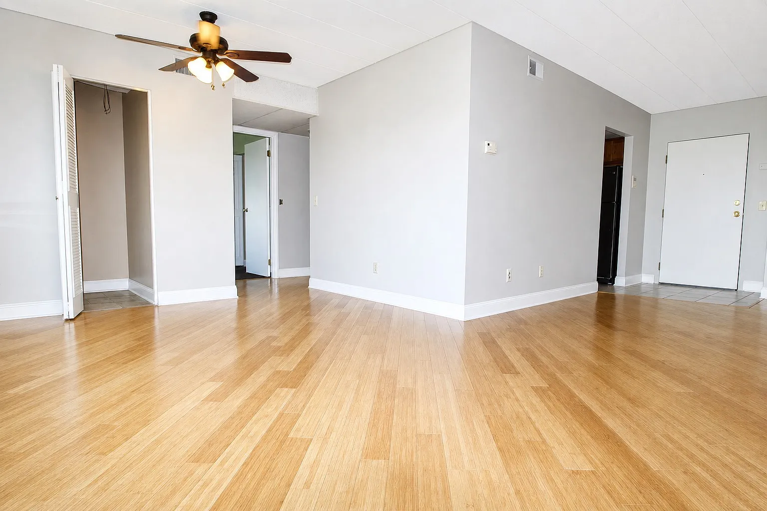 1088 Greentree Rd — Photo 4