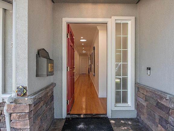 5th image of 5049 Grimsby Dr