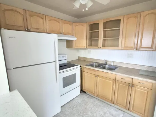 132 Andover E, West Palm Beach, FL