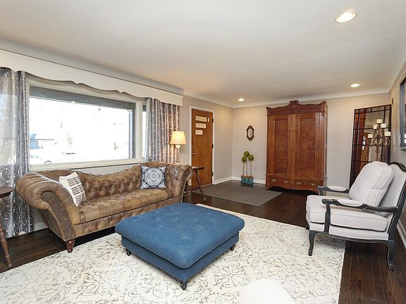 3rd image of 7950 Glenbrook Ct