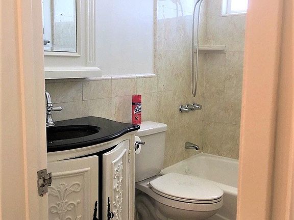 5th image of 2633 Centinela Ave APT 10