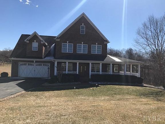 3rd image of 185 Fox Briar Ln