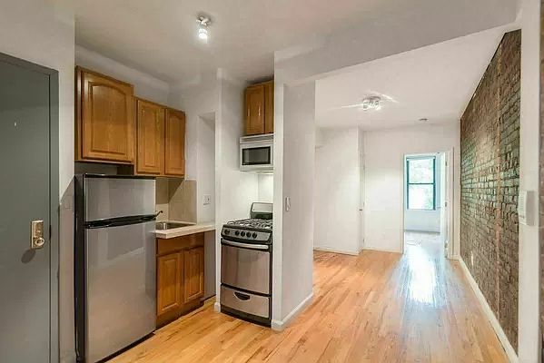 1st image of 829 9th Ave #2FW